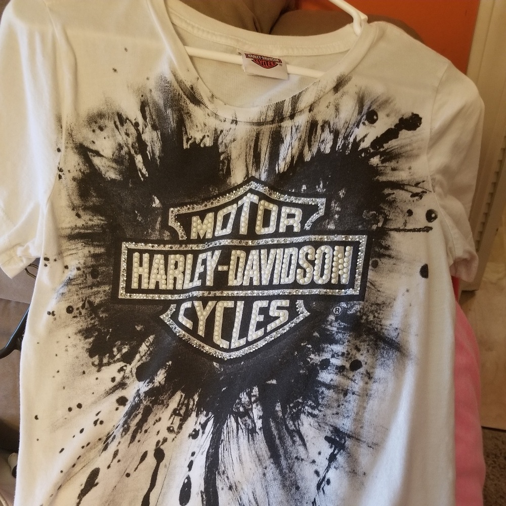 Womens Harley Davidson tee.